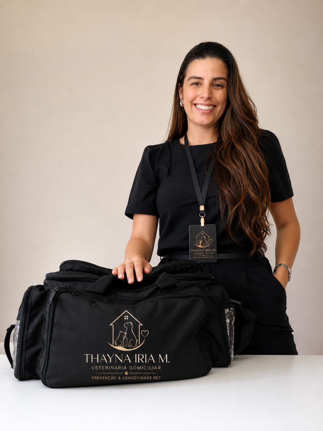 Dra. Thayna Iria M. em atendimento veterinário domiciliar
